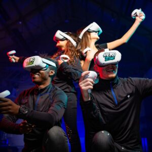 Een groep is hier HEROZONE vr aan het spelen